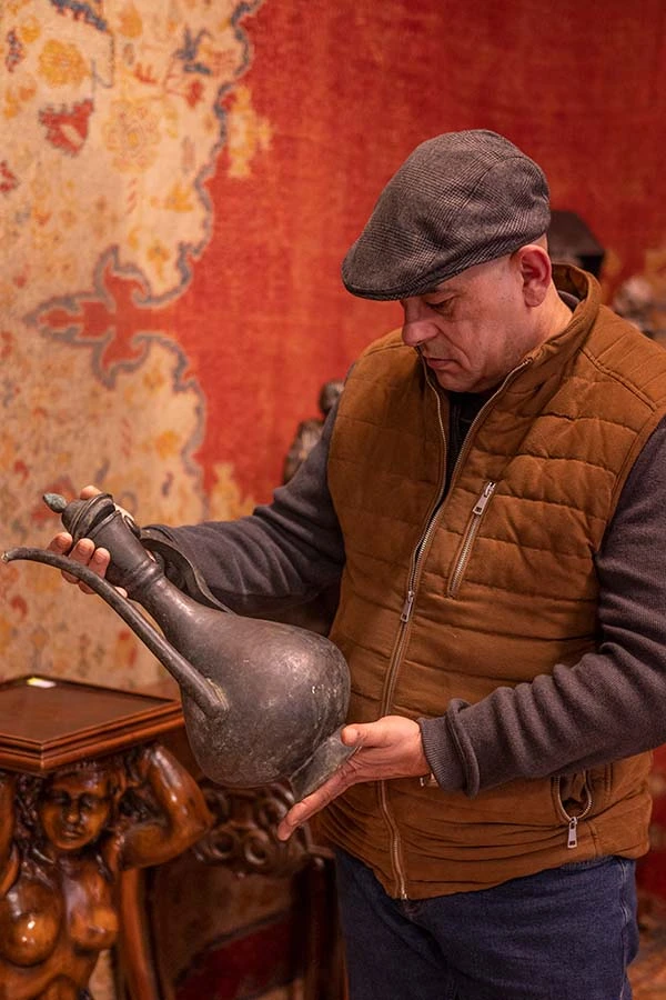 Varga István, Régiségkereskedő és műgyújtő